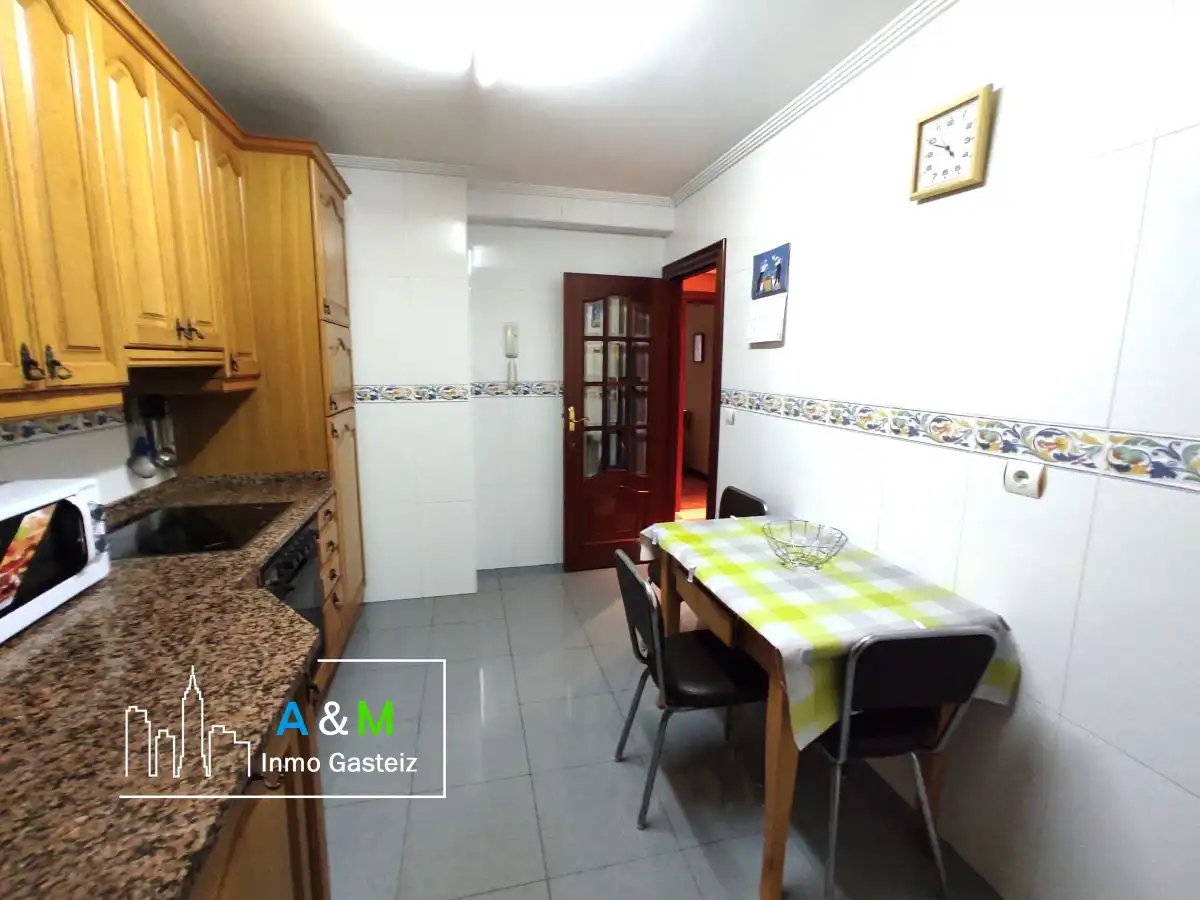 Cuina de Pis de lloguer en Vitoria - Gasteiz amb Calefacció, Parquet i Terrassa