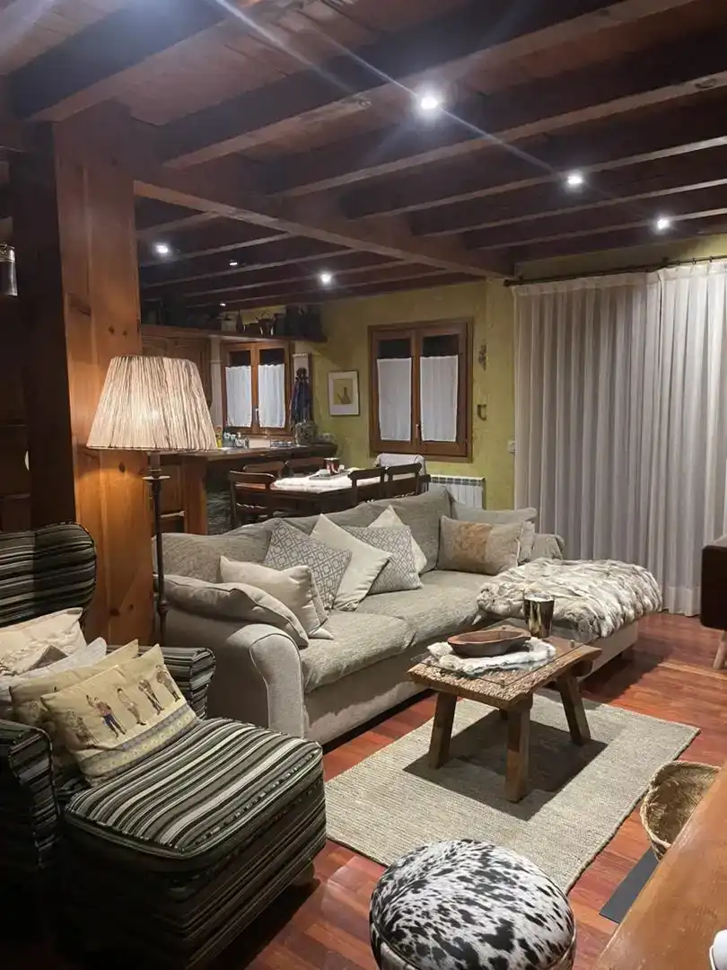 Sala d'estar de Casa adosada en venda en Prats i Sansor amb Jardí privat, Parquet i Traster