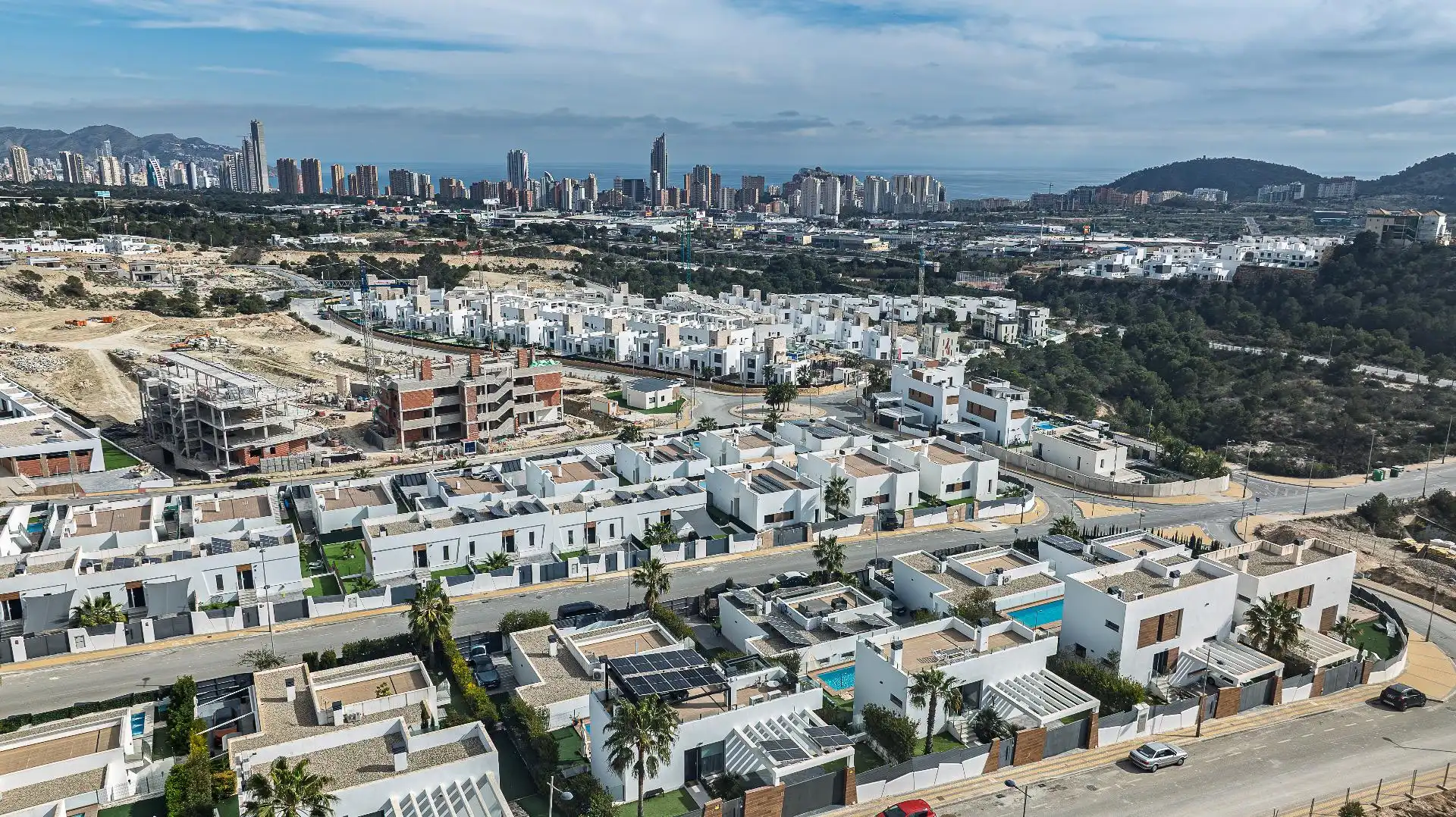 Vista exterior de Casa o xalet de lloguer en Finestrat amb Aire condicionat, Calefacció i Jardí privat