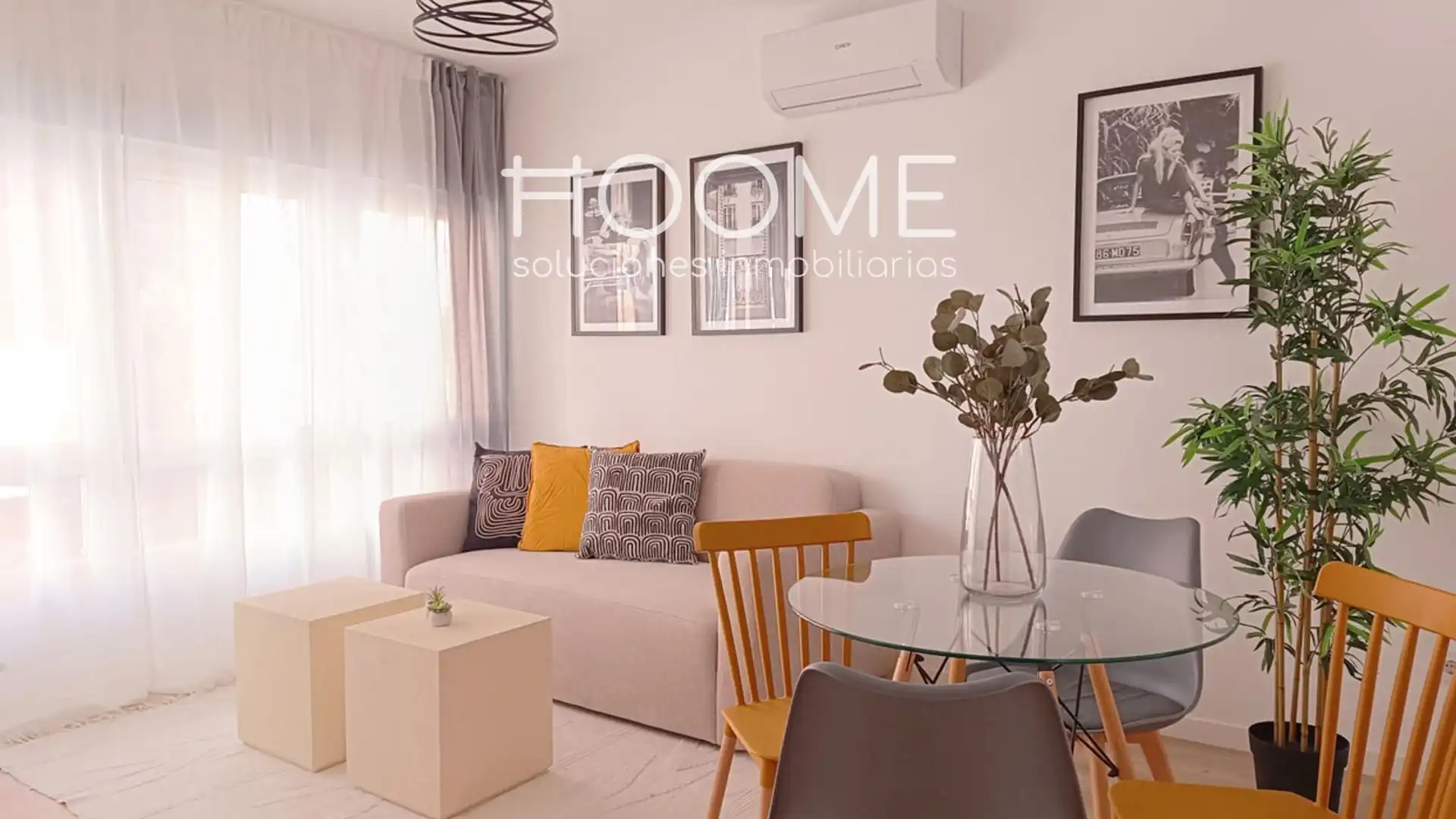 Living room of Flat for sale in  Madrid Capital  with Air Conditioner, Heating and Parquet flooring