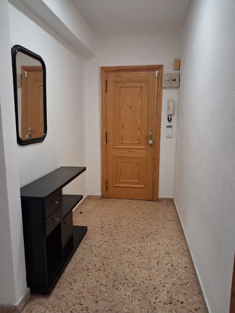 Piso de alquiler en Carrer Frare Lluís Amigó, Centro - Casco antiguo