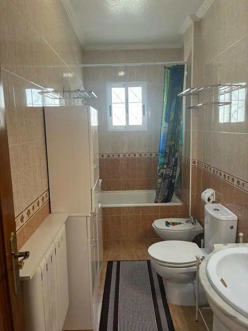 Bany de Casa o xalet en venda en Orihuela amb Jardí privat, Terrassa i Piscina