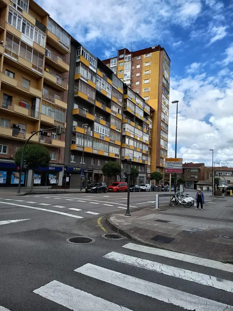 Vista exterior de Piso en venta en Avilés con Calefacción y Terraza