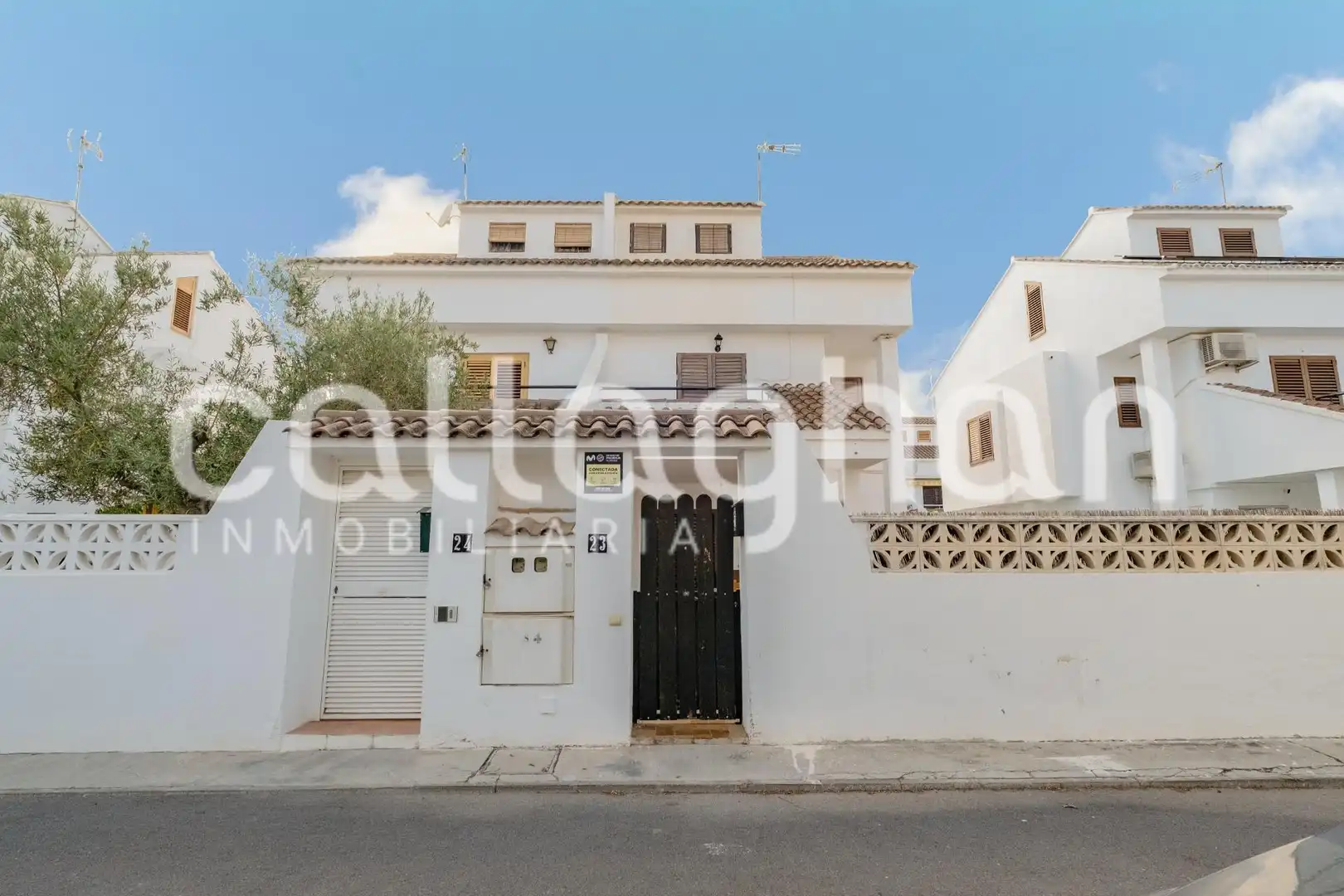 Vista exterior de Casa adosada en venda en Sagunto / Sagunt amb Aire condicionat, Calefacció i Jardí privat
