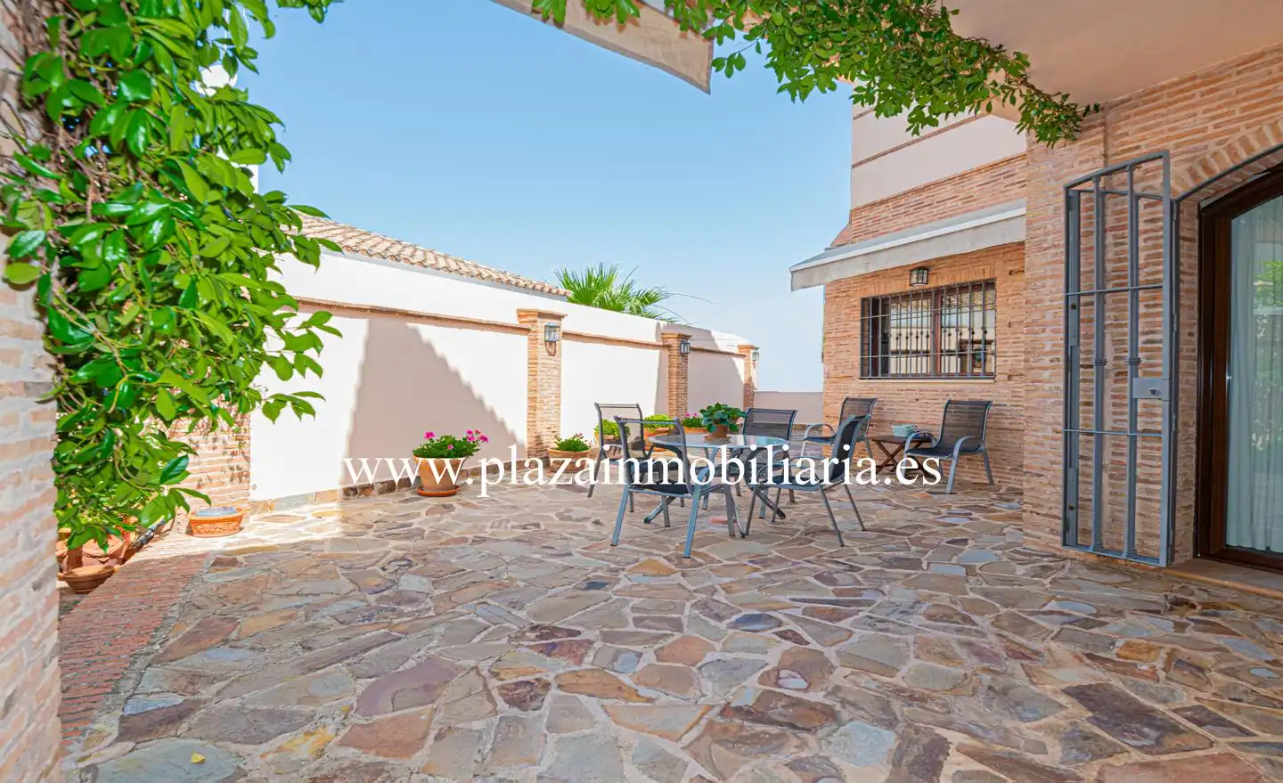 Garden of Houses for sale in Lucena