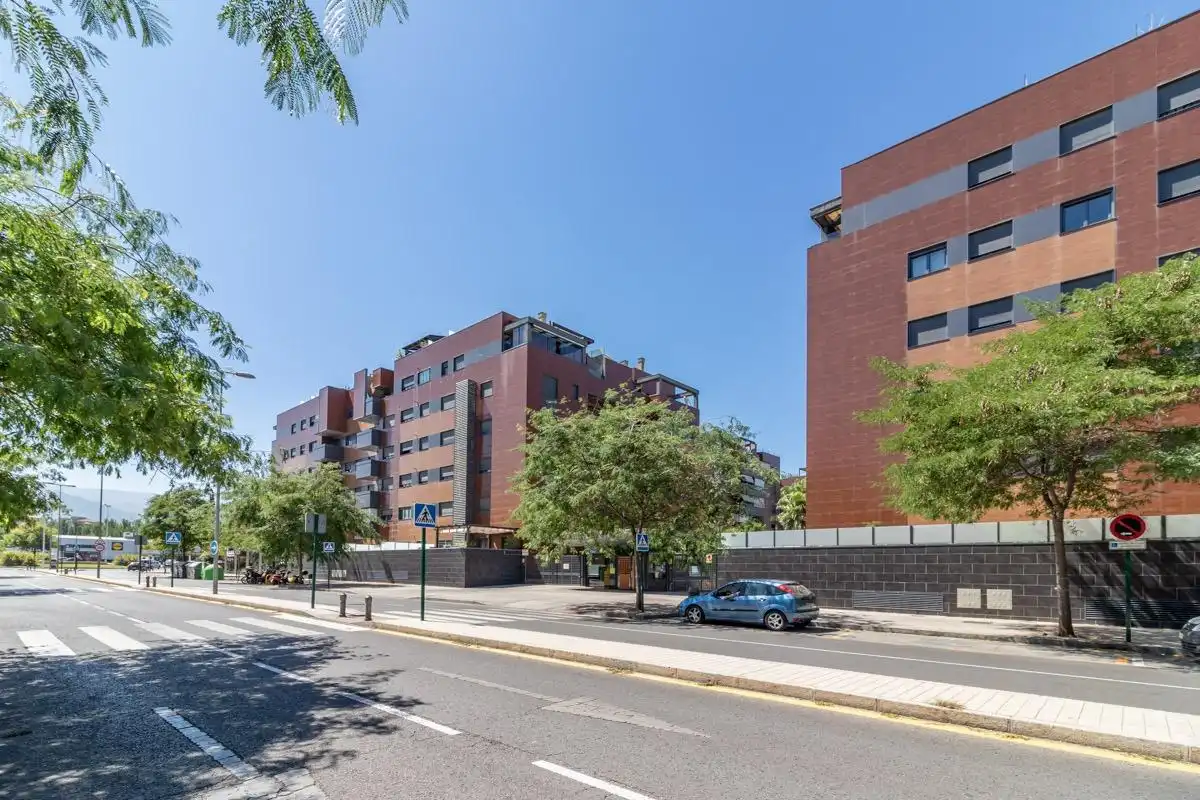 Exterior view of Flat for sale in Granada  with Air Conditioner, Heating and Private garden