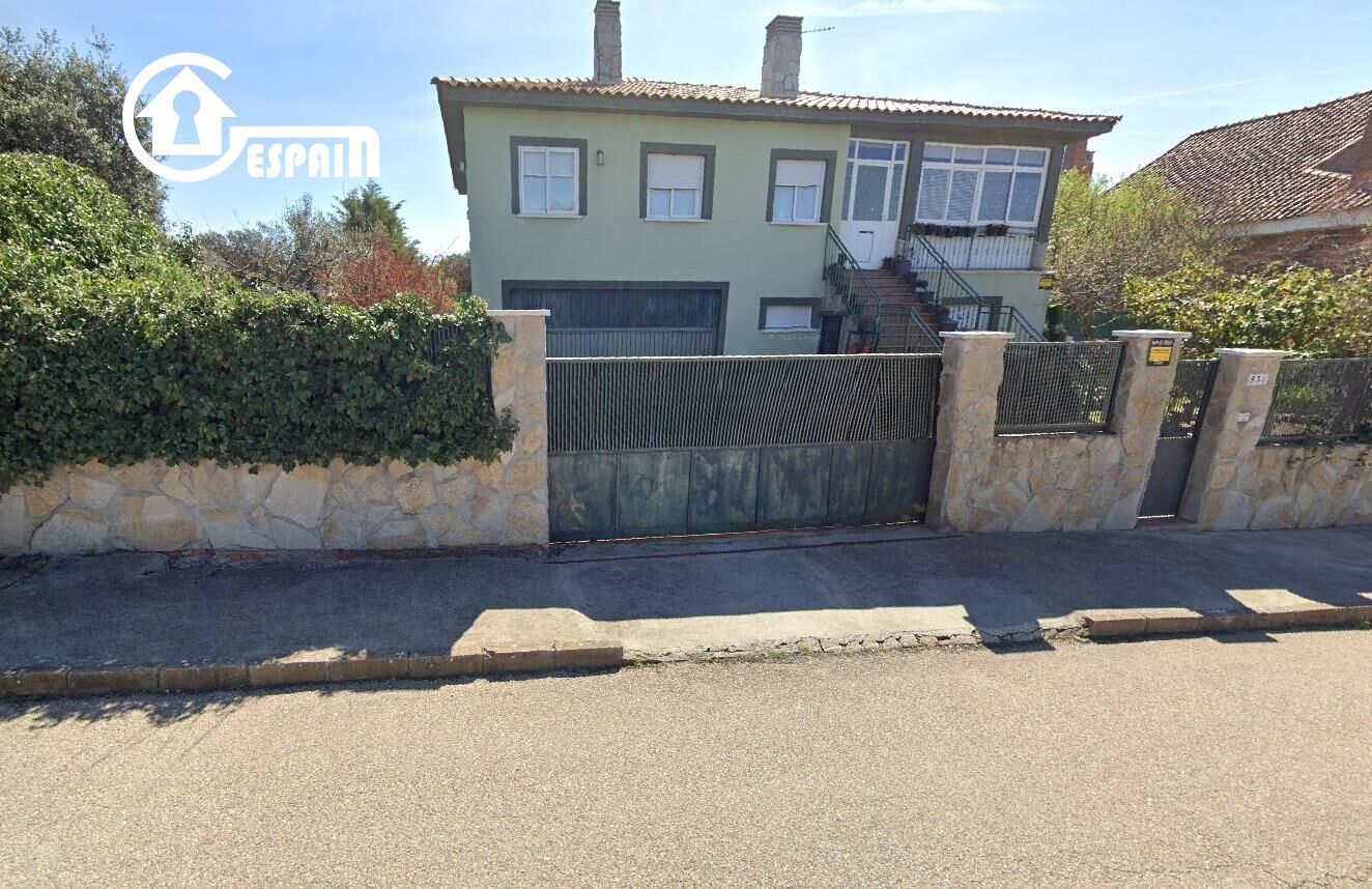 Vista exterior de Casa o xalet en venda en Valdenuño Fernández amb Jardí privat i Piscina