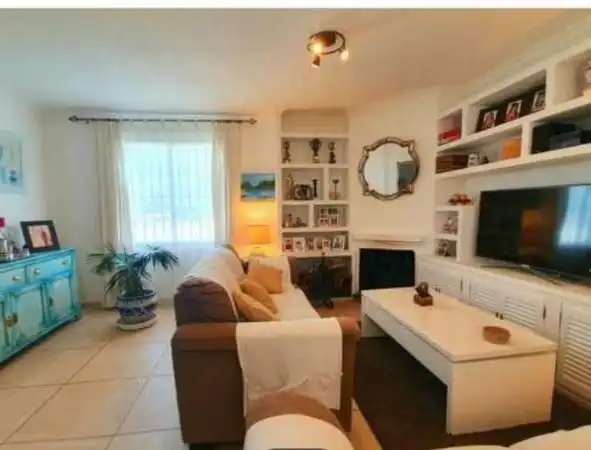 Sala de estar de Casa adosada en venta en Algeciras con Jardín privado, Terraza y Amueblado