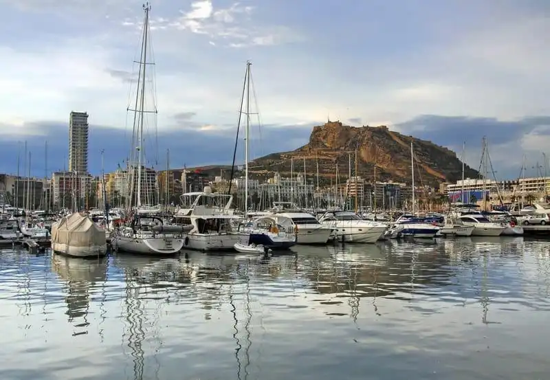 Vista exterior de Pis en venda en Alicante / Alacant amb Calefacció i Balcó
