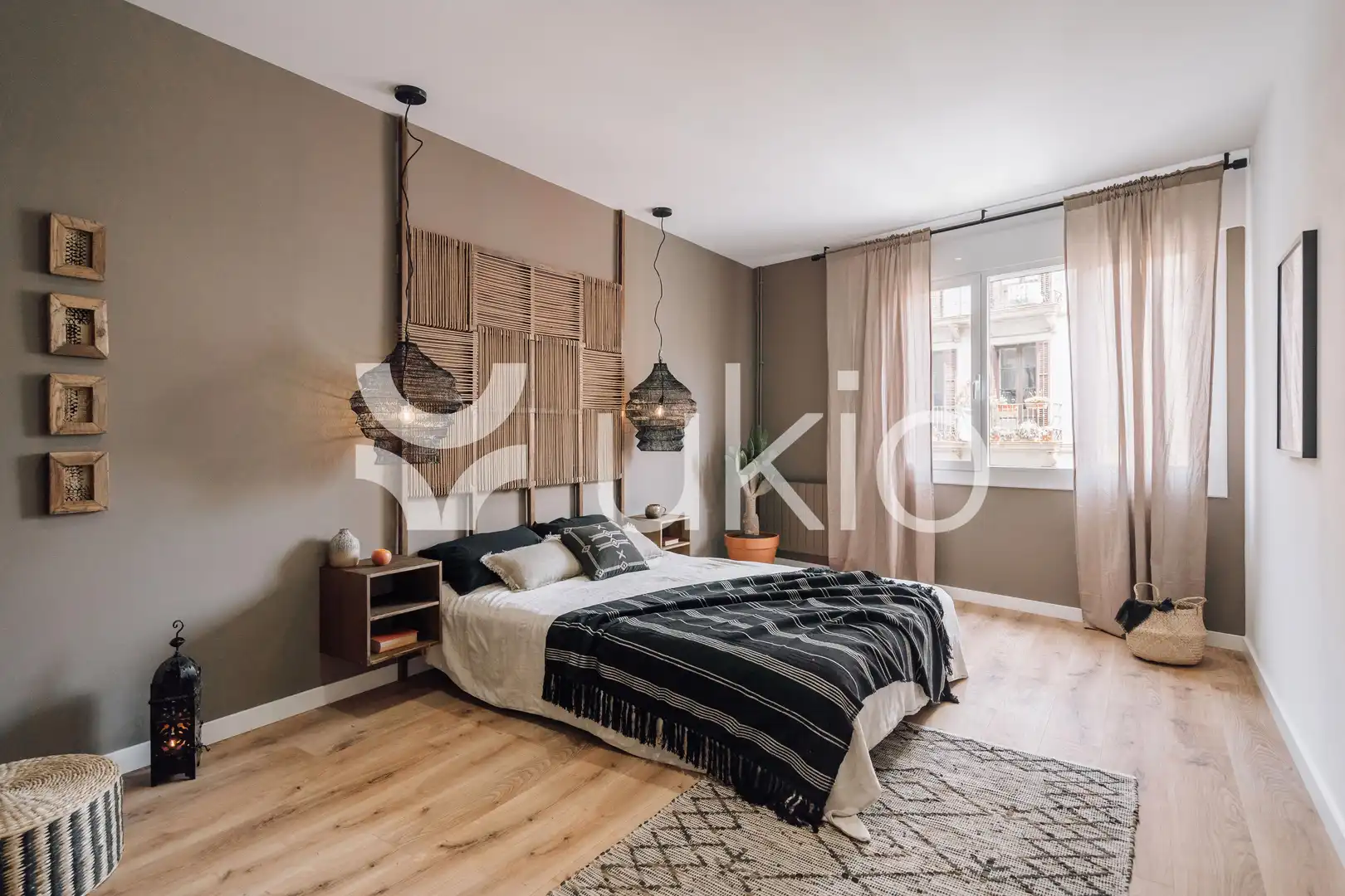 Dormitori de Apartament de lloguer en Barcelona amb Aire condicionat, Calefacció i Moblat