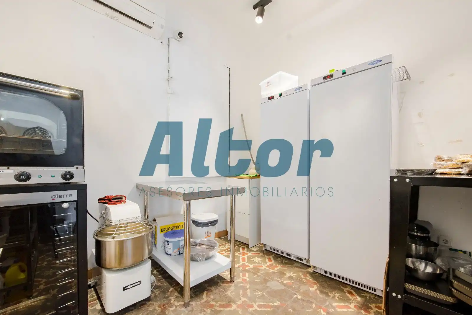 Kitchen of Commercial properties for sale in Madrid  with Air Conditioner