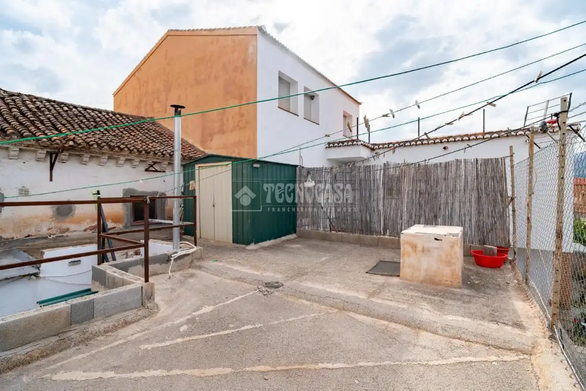 Vista exterior de Casa adosada en venda en Órgiva amb Aire condicionat, Terrassa i Moblat