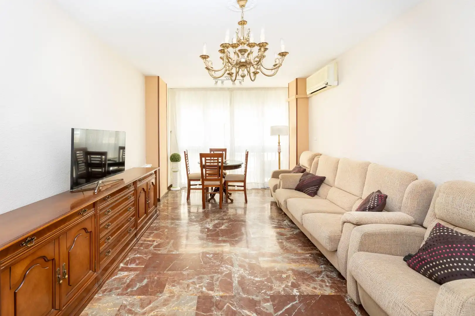 Sala d'estar de Pis en venda en Granada amb Calefacció
