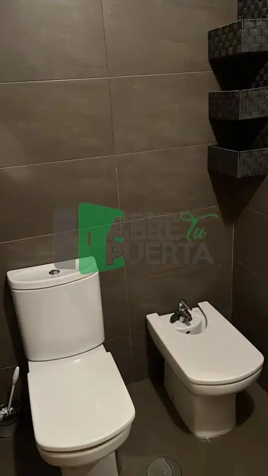 Baño de Piso de alquiler en Ourense Capital  con Calefacción, Trastero y Amueblado