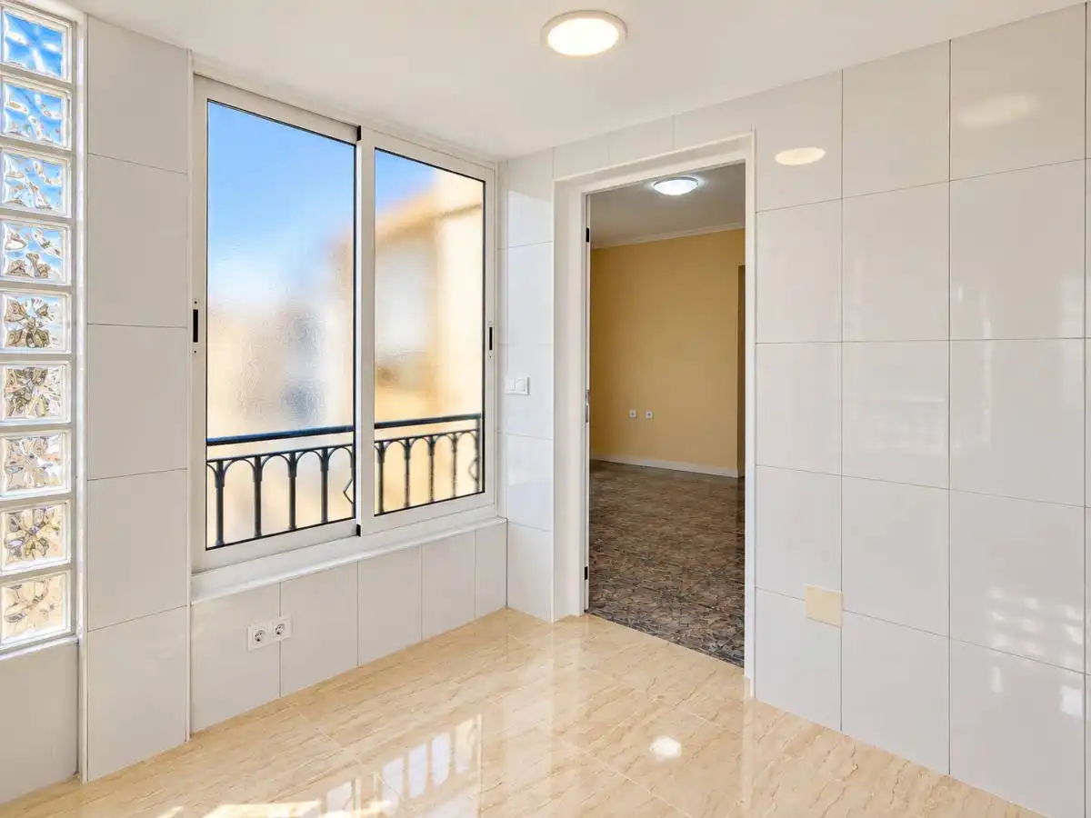 Bungalow with pool for sale in Av. de California, imagen 4