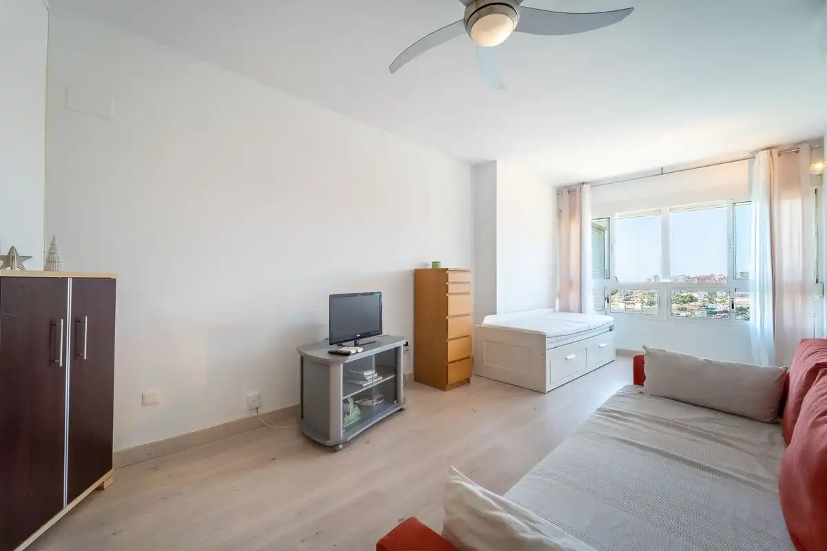 Habitación de Estudio en venta en Torremolinos con Aire acondicionado, Calefacción y Piscina