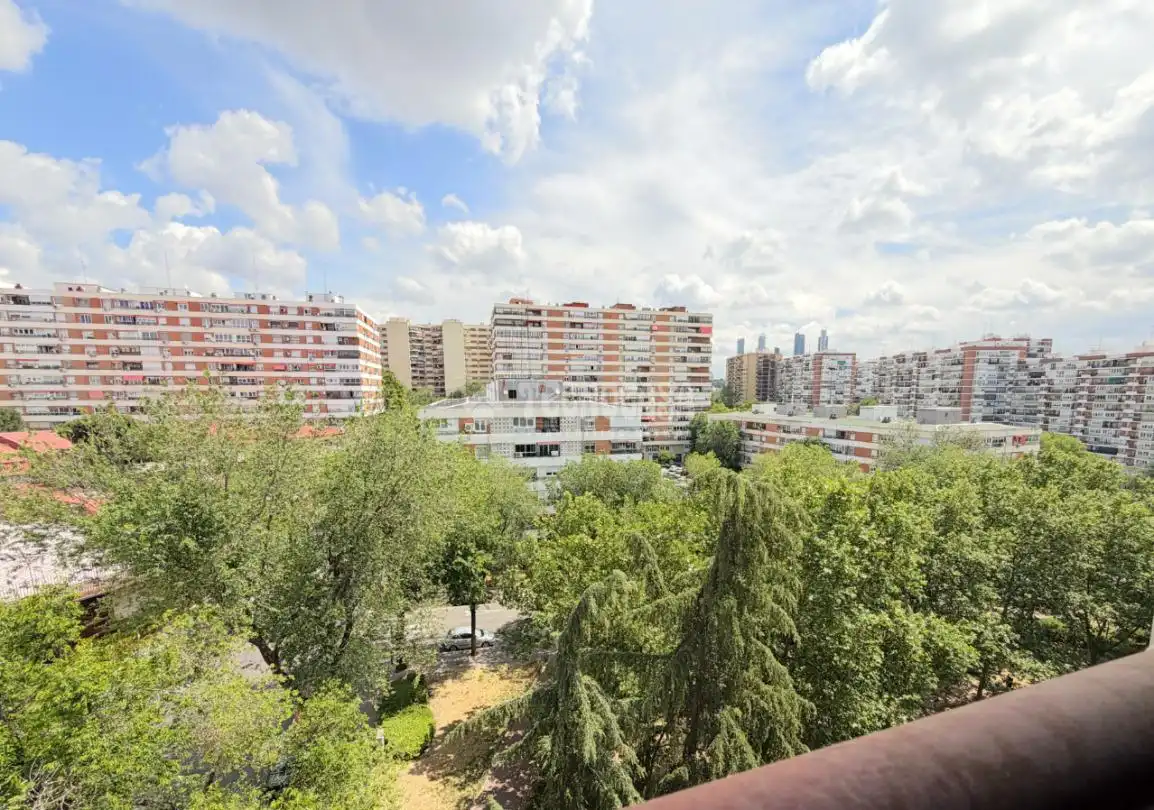 Vista exterior de Pis en venda en Madrid amb Aire condicionat i Calefacció