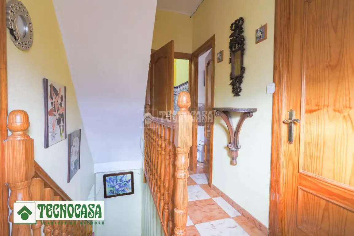 Einfamilien-Reihenhaus zum Verkauf in Adra mit Terrasse und Balkon