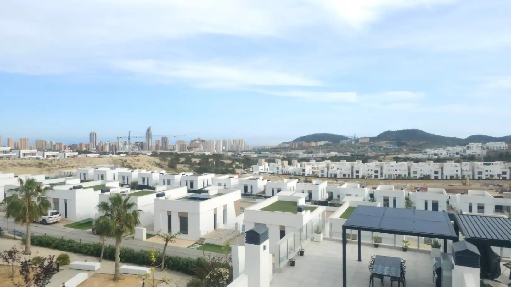 Vista exterior de Àtic de lloguer en Finestrat amb Aire condicionat, Calefacció i Terrassa