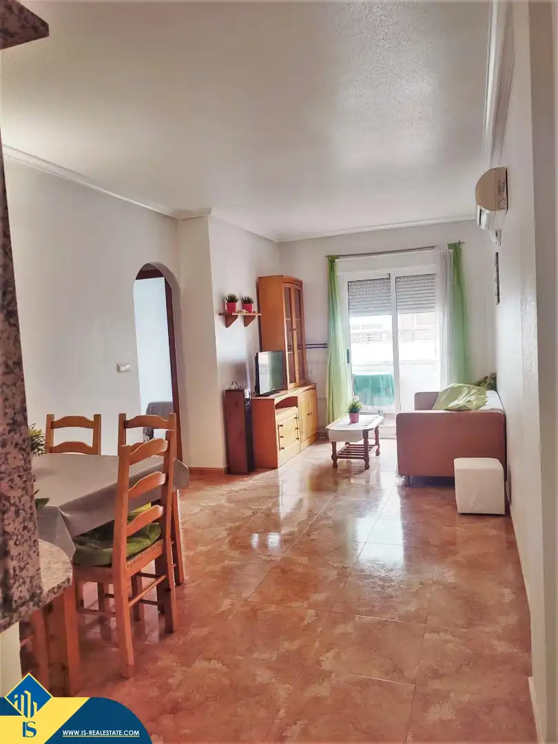 Sala d'estar de Pis de lloguer en Torrevieja amb Aire condicionat, Moblat i Rentadora