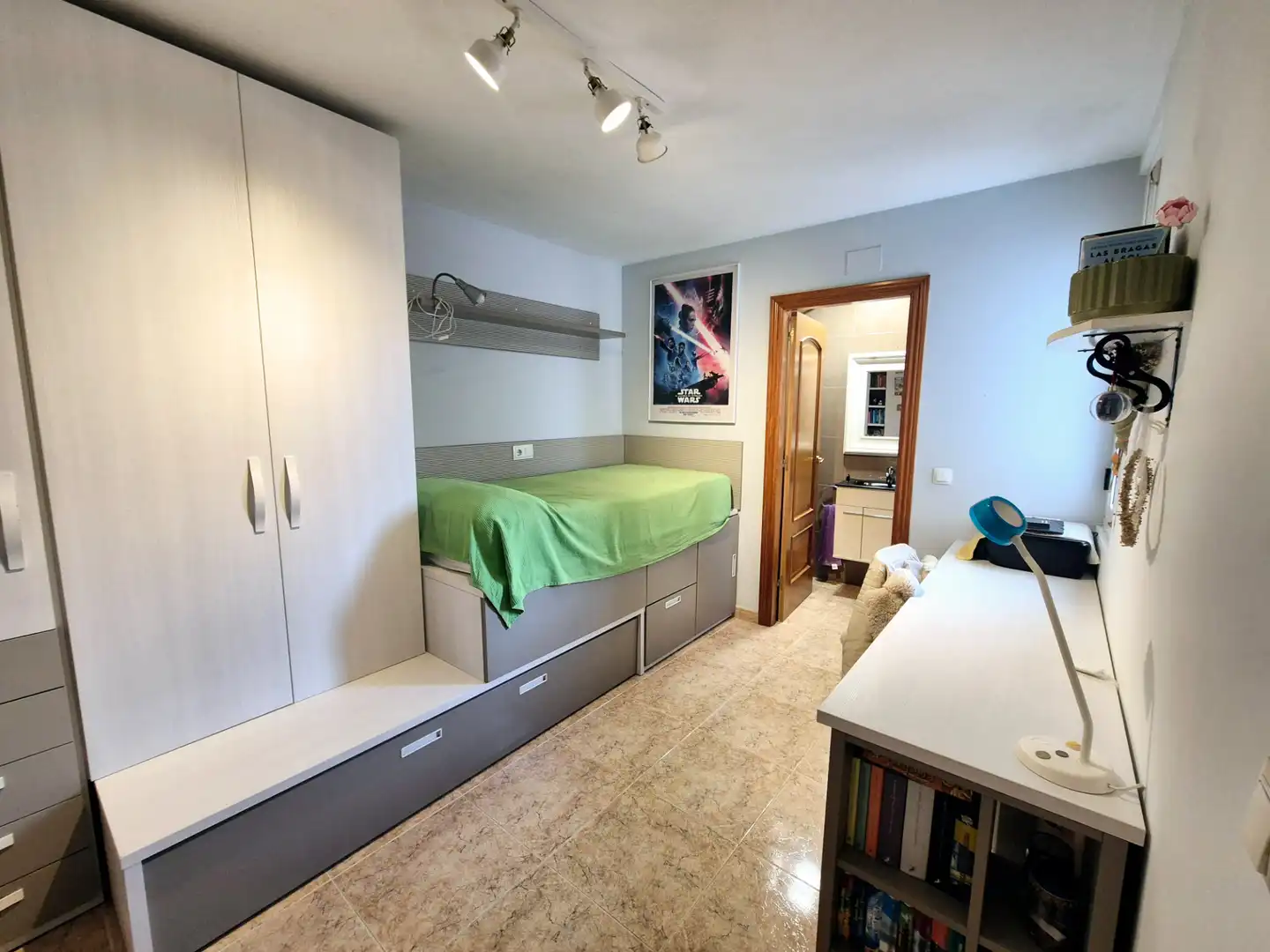 Habitación de Dúplex en venta en Malgrat de Mar con Aire acondicionado, Terraza y Amueblado
