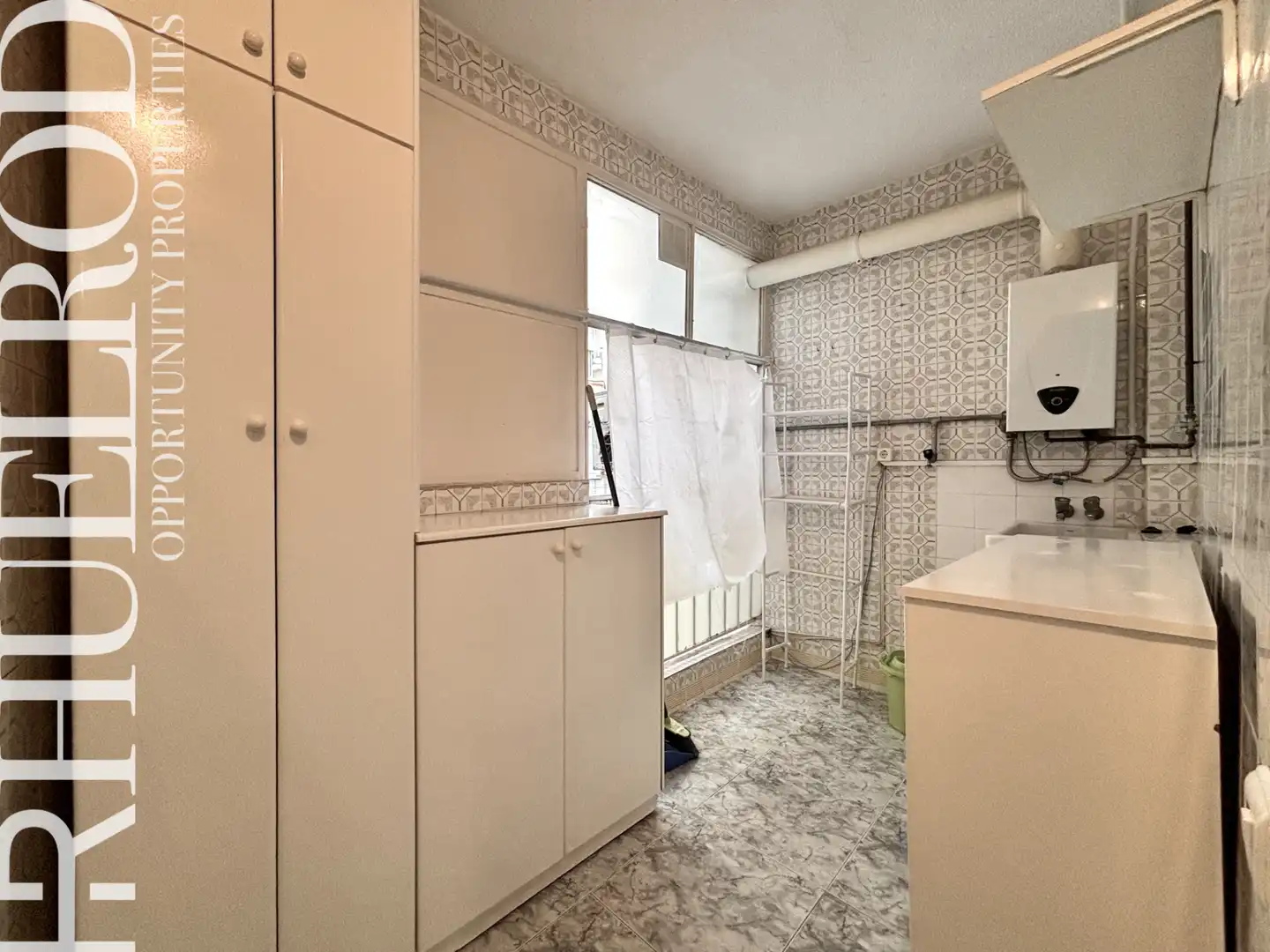 Bathroom of Flat for sale in Mataró  with Air Conditioner, Heating and Terrace