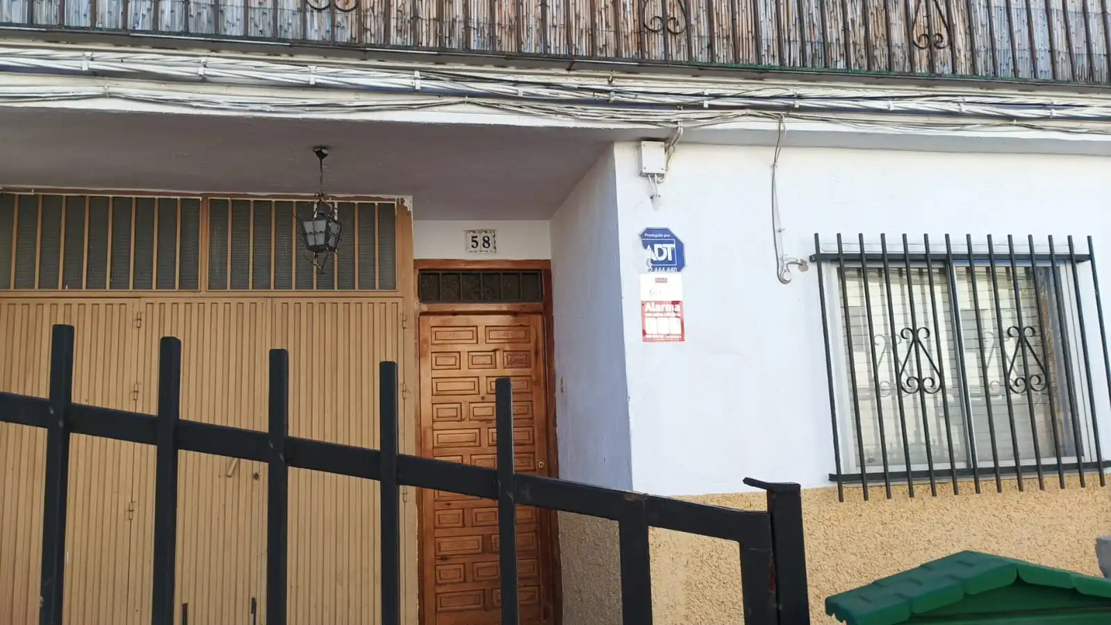 Vista exterior de Casa o xalet en venda en Baza amb Calefacció, Terrassa i Traster