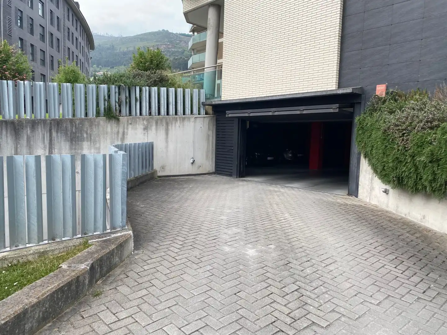 Aparcament de Pis en venda en Oviedo  amb Calefacció, Traster i Balcó