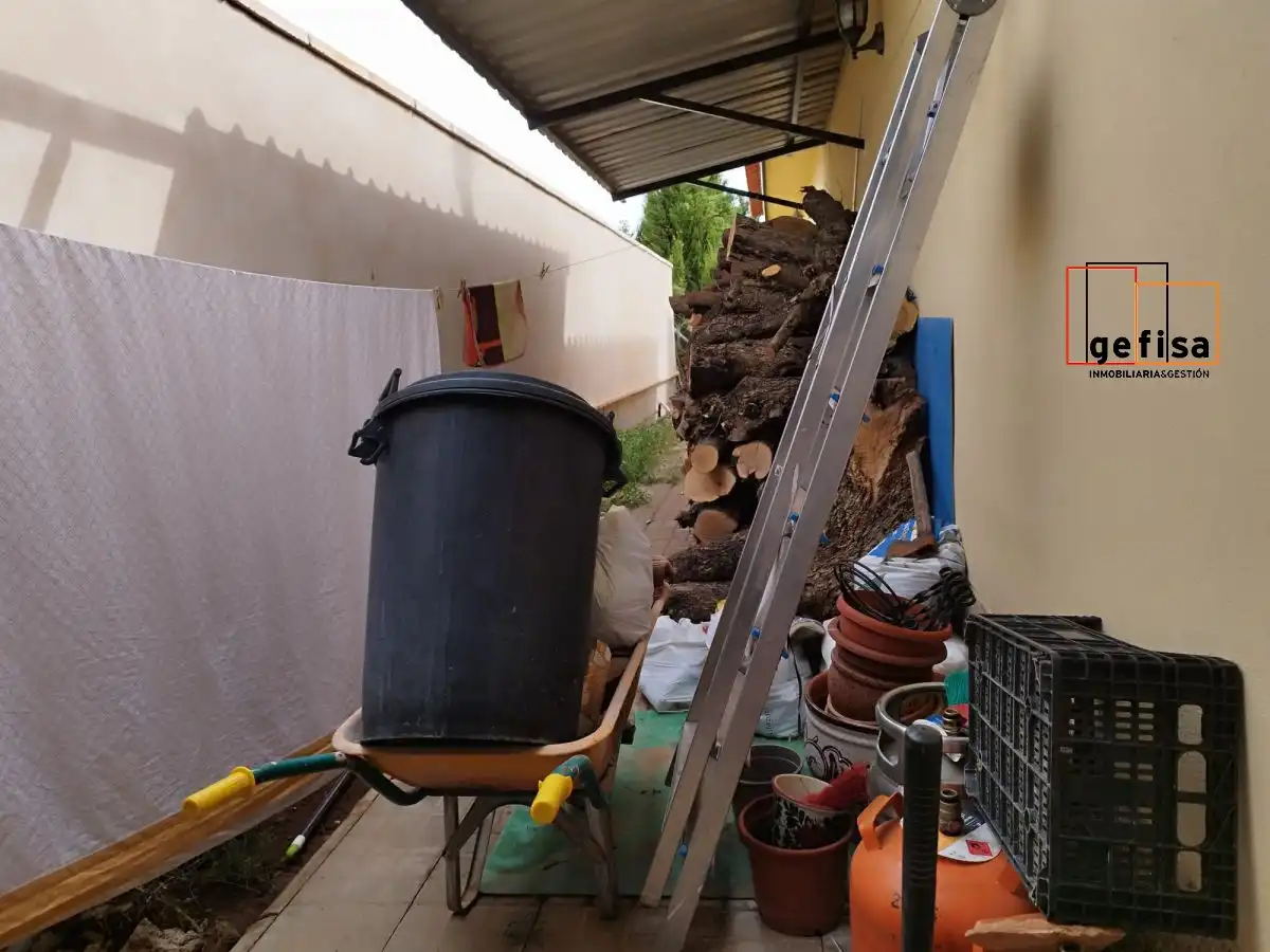 Jardín de Casa o chalet en venta en Valdepeñas con Calefacción, Trastero y Piscina