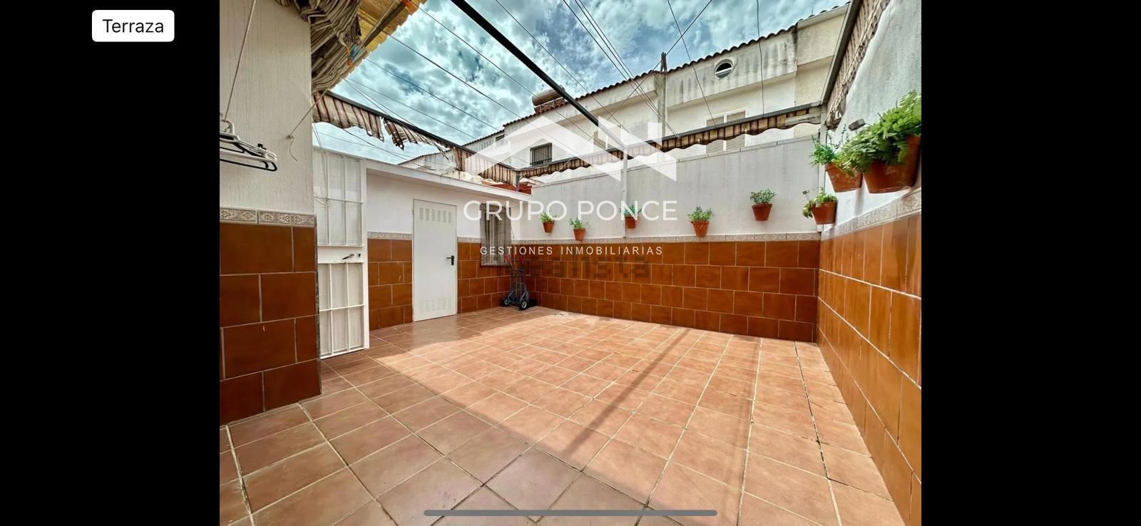 Vista exterior de Casa adosada en venda en Jerez de la Frontera amb Aire condicionat i Traster