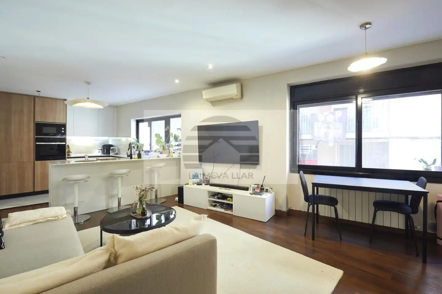 Flat for sale in Nou De La Rambla, El Poble Sec - Parc de Montjuïc