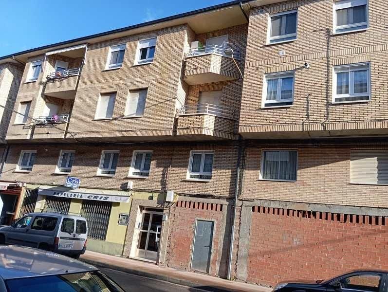 Vista exterior de Pis en venda en Vega de Espinareda amb Calefacció, Terrassa i Traster
