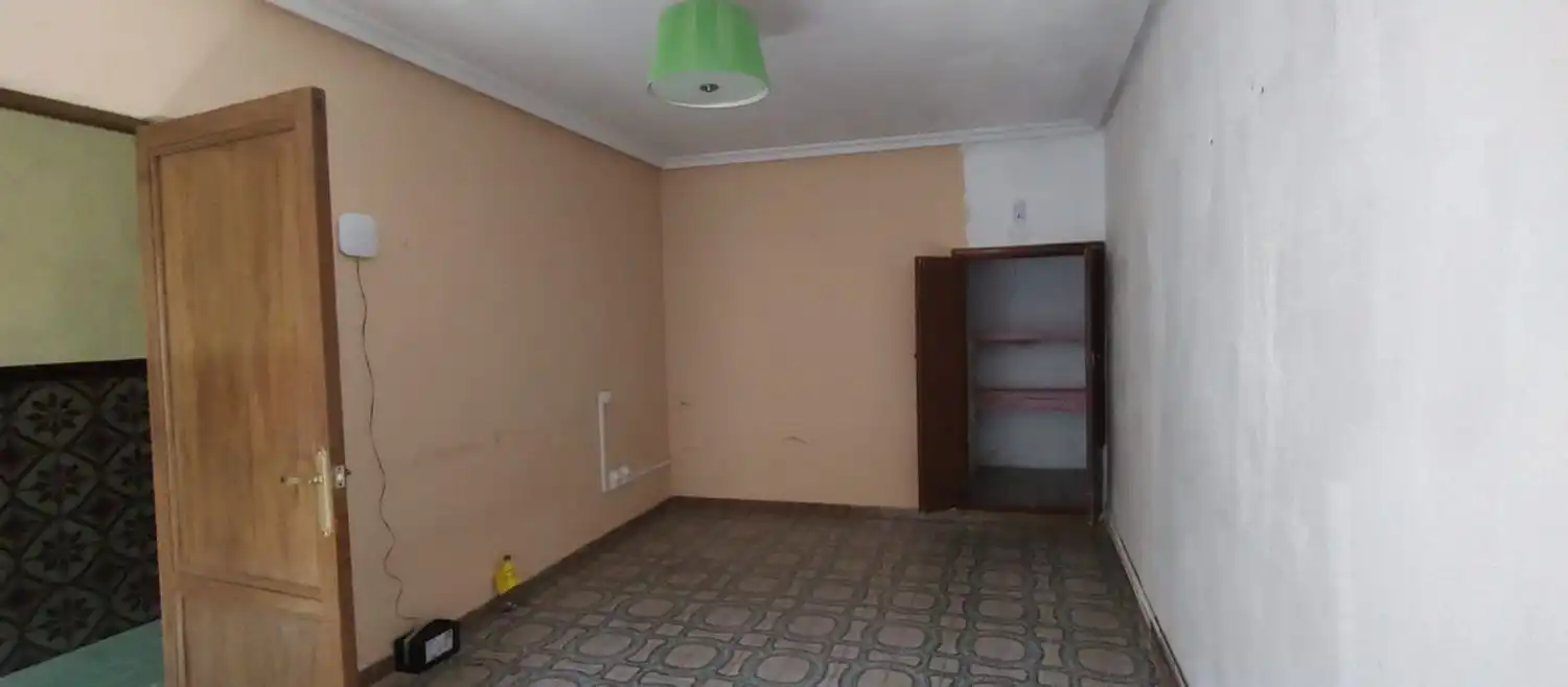 Casa adosada en venda a Escuderos, Campaspero