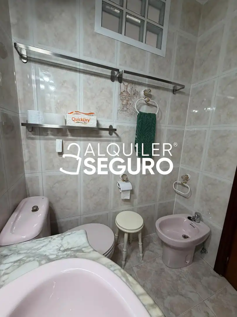 Bany de Pis de lloguer en Madrid amb Aire condicionat i Calefacció