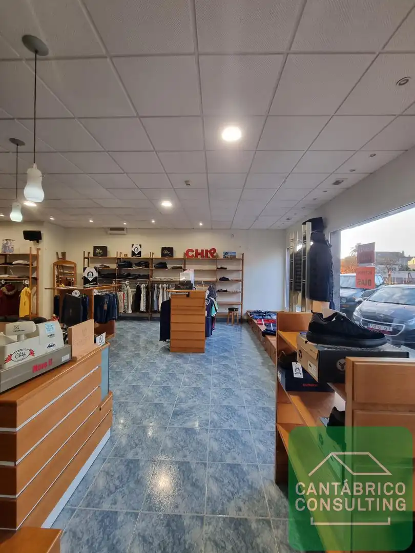Local en venta en El Franco 