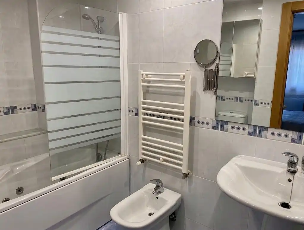 Bathroom of Flat for rent in Villaviciosa - Amandi
