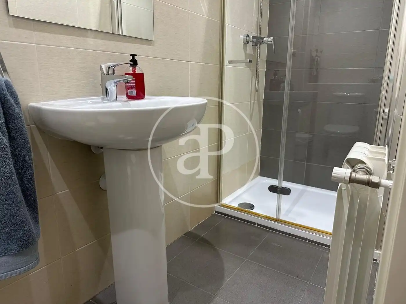 Bathroom of Duplexes for rent in Elche / Elx  with Air Conditioner, Heating and Private garden