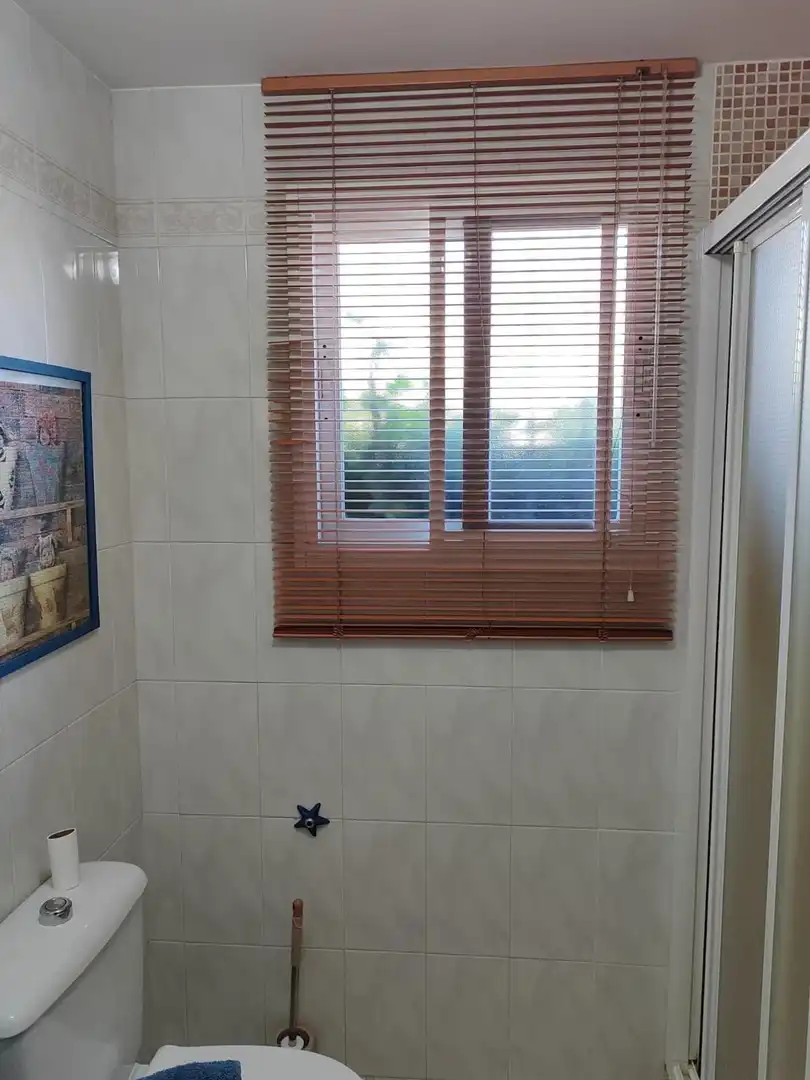Bany de Casa adosada en venda en Málaga amb Aire condicionat, Calefacció i Jardí privat