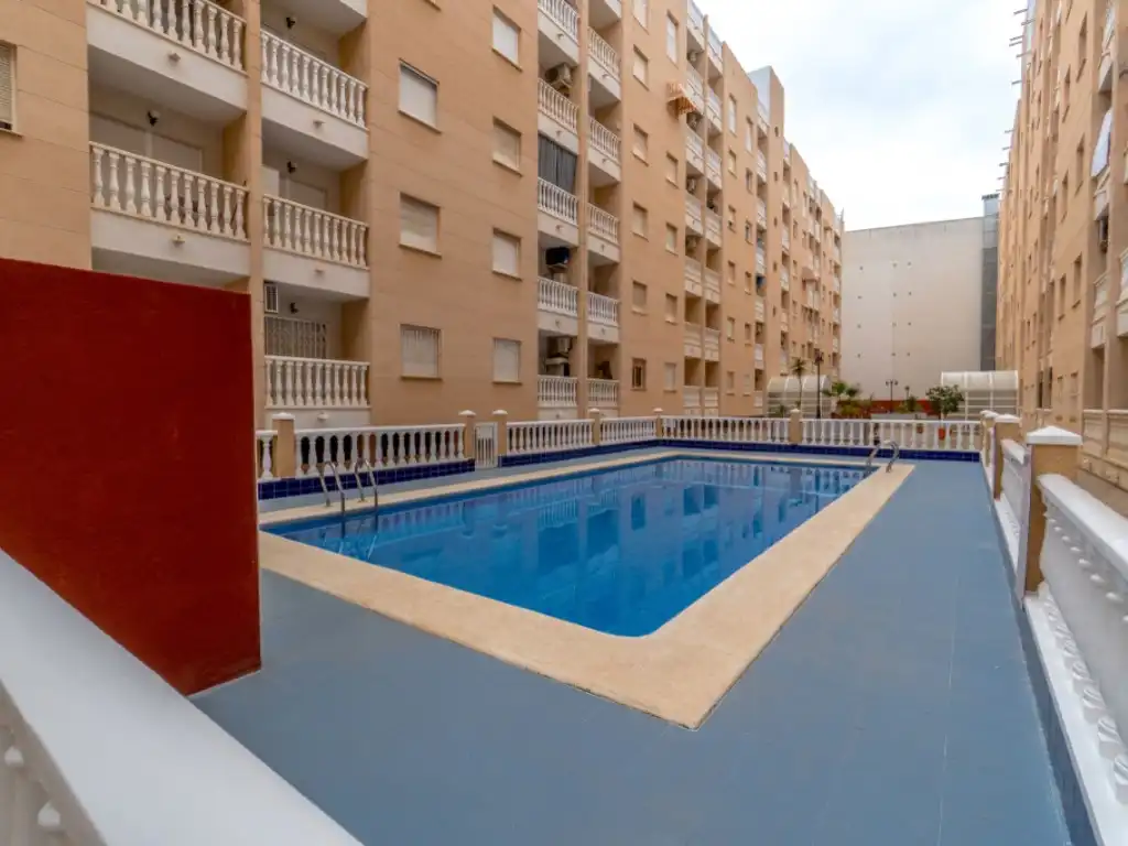 Piscina de Apartament en venda en Torrevieja amb Piscina comunitària