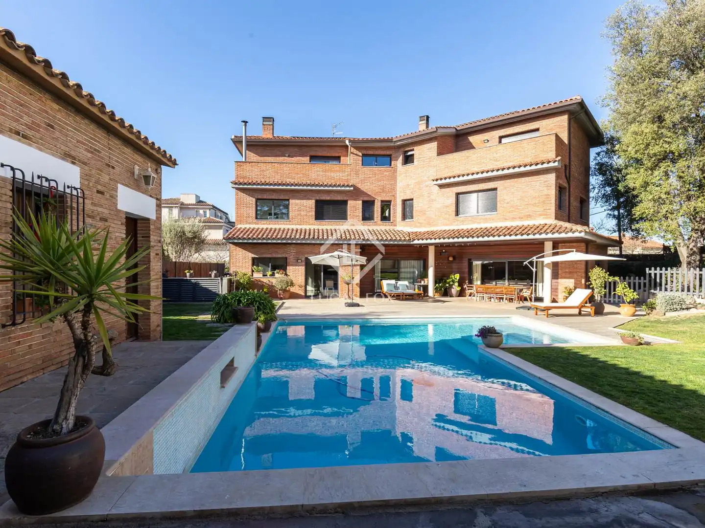 Piscina de Casa o chalet en venta en Sant Cugat del Vallès con Aire acondicionado, Calefacción y Jardín privado