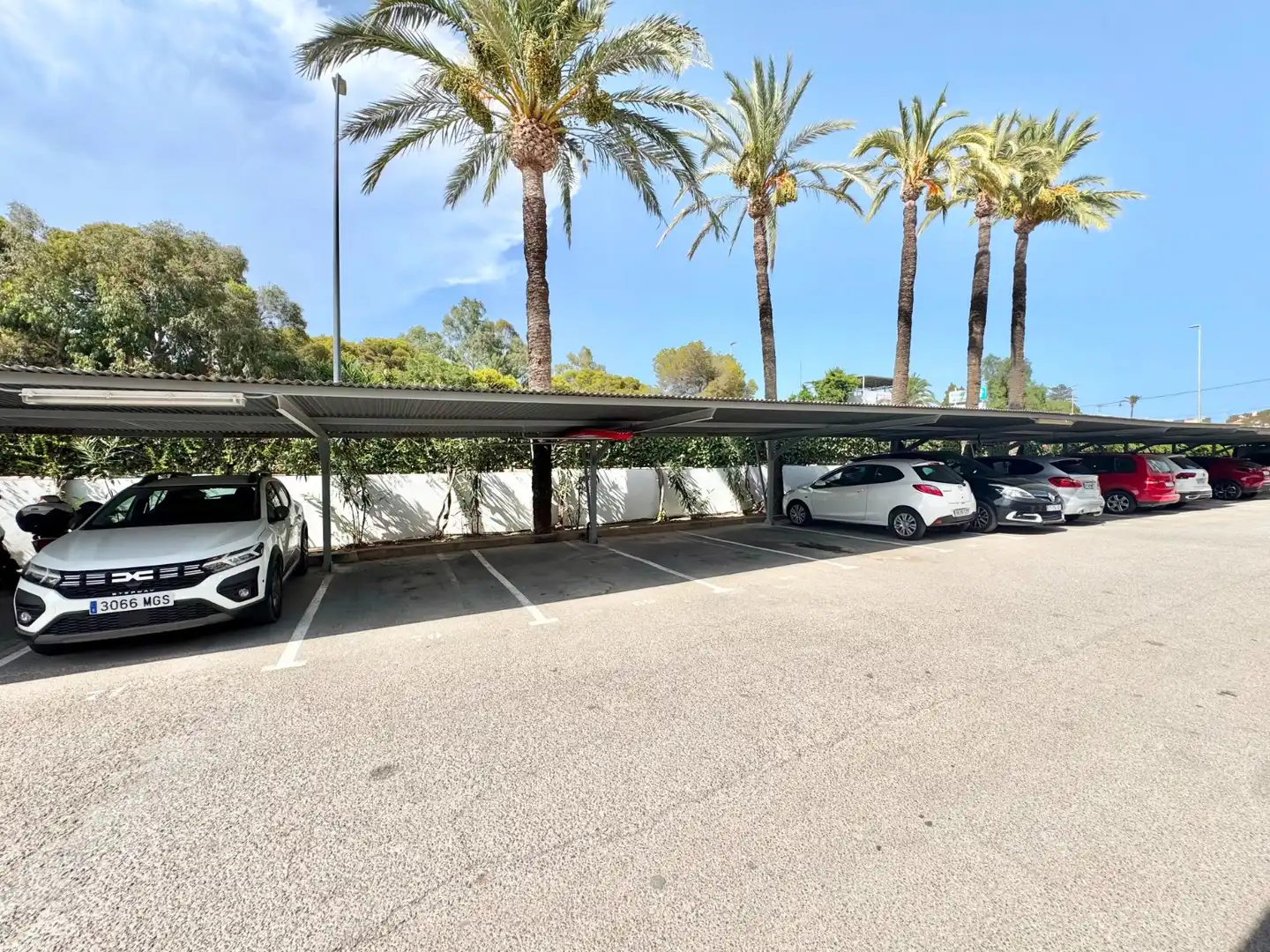 Aparcament de Apartament de lloguer en Villajoyosa / La Vila Joiosa amb Aire condicionat, Piscina i Moblat