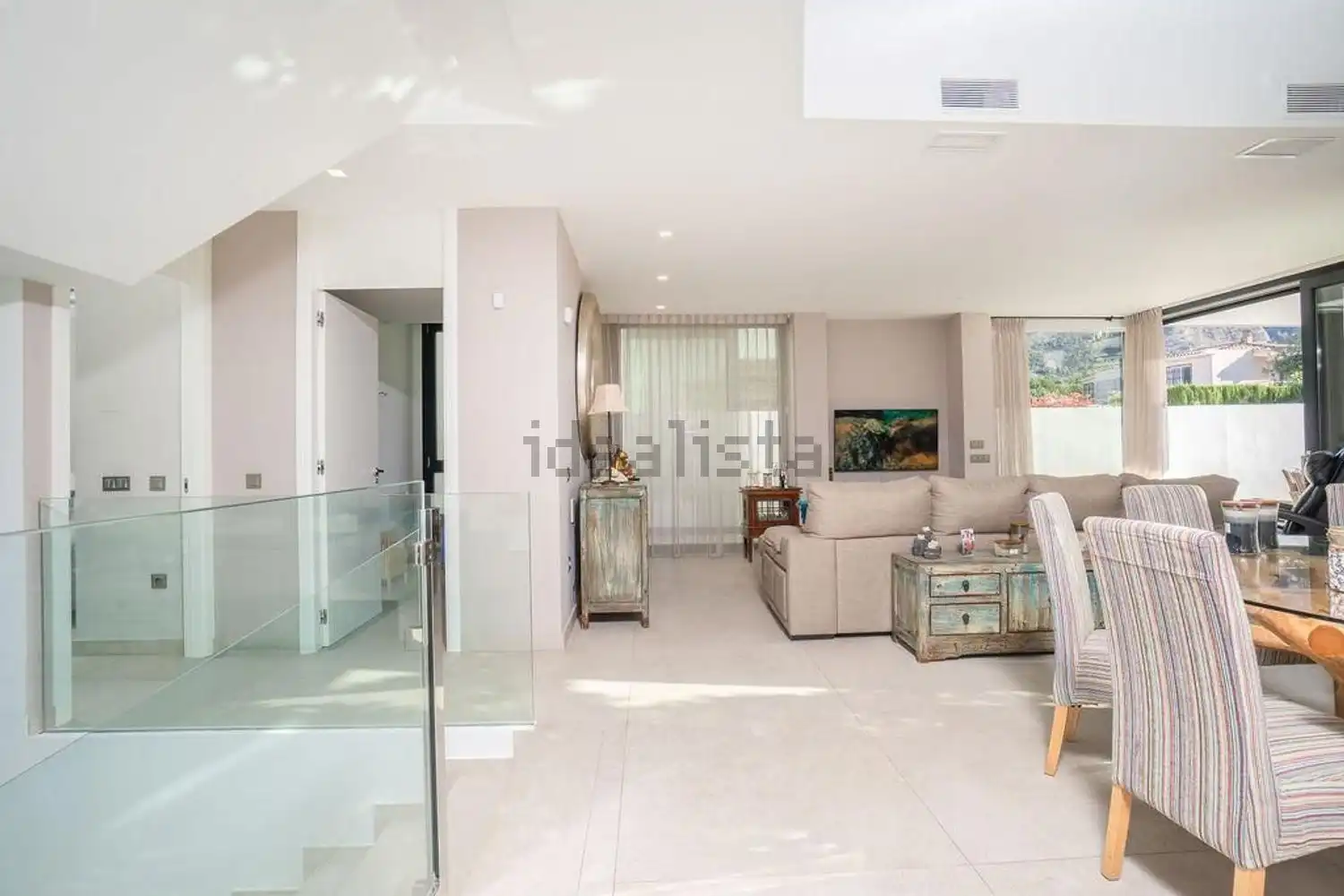 Living room of Houses for sale in L'Alfàs del Pi  with Air Conditioner, Storage room and Swimming Pool