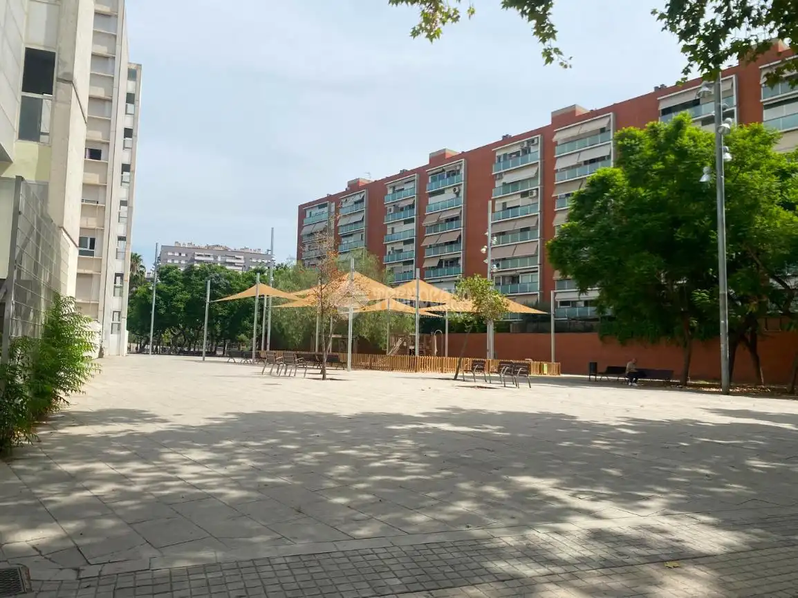 Außenansicht von Geschaftsraum zur Miete in L'Hospitalet de Llobregat mit Klimaanlage