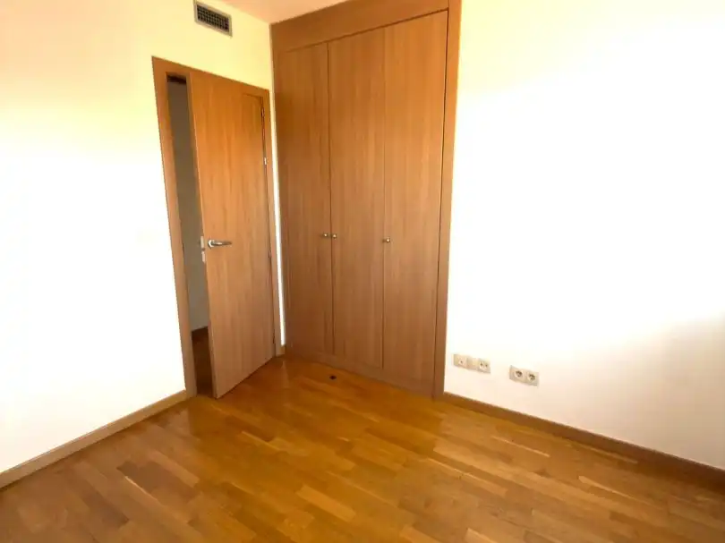 Bedroom of Flat for rent in Urbanizaciones