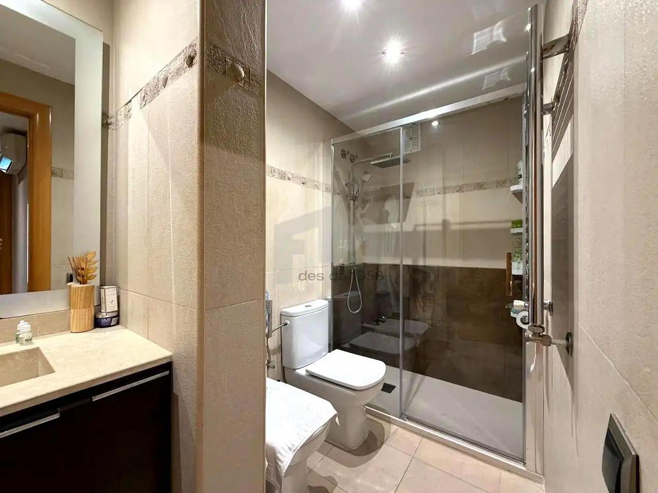 Bathroom of Flat for sale in Barcelona  with Air Conditioner and Balcony