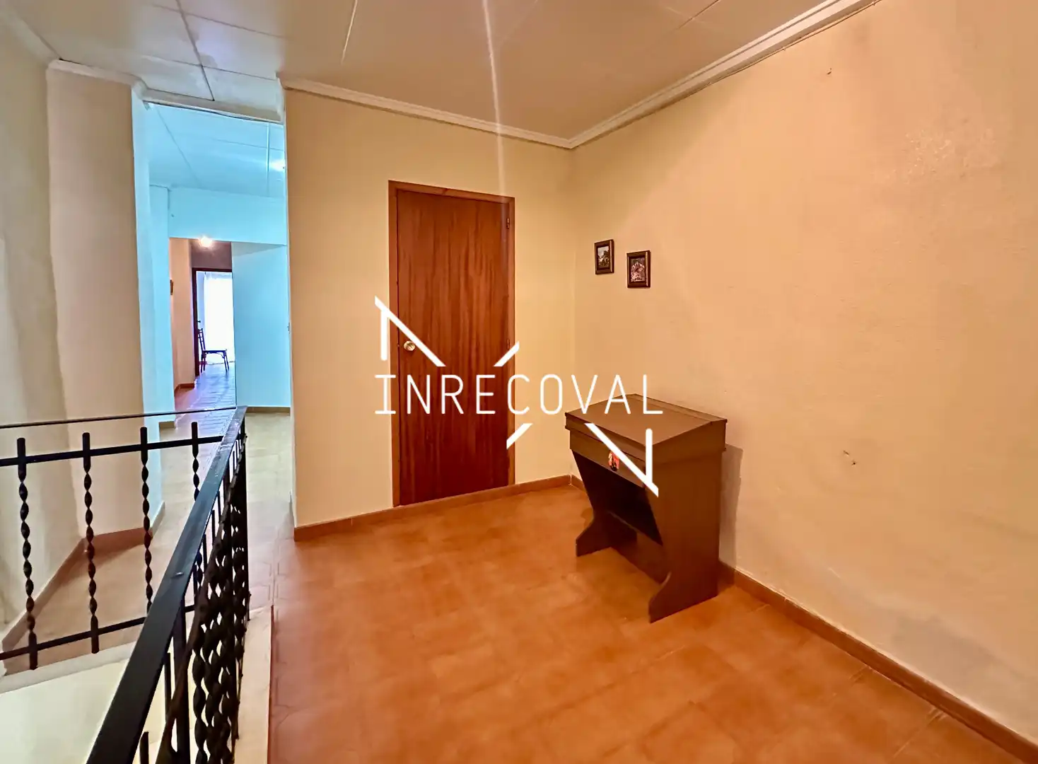 Casa aparellada amb terrassa en venda a Carrer de Cantarrana, imagen 14