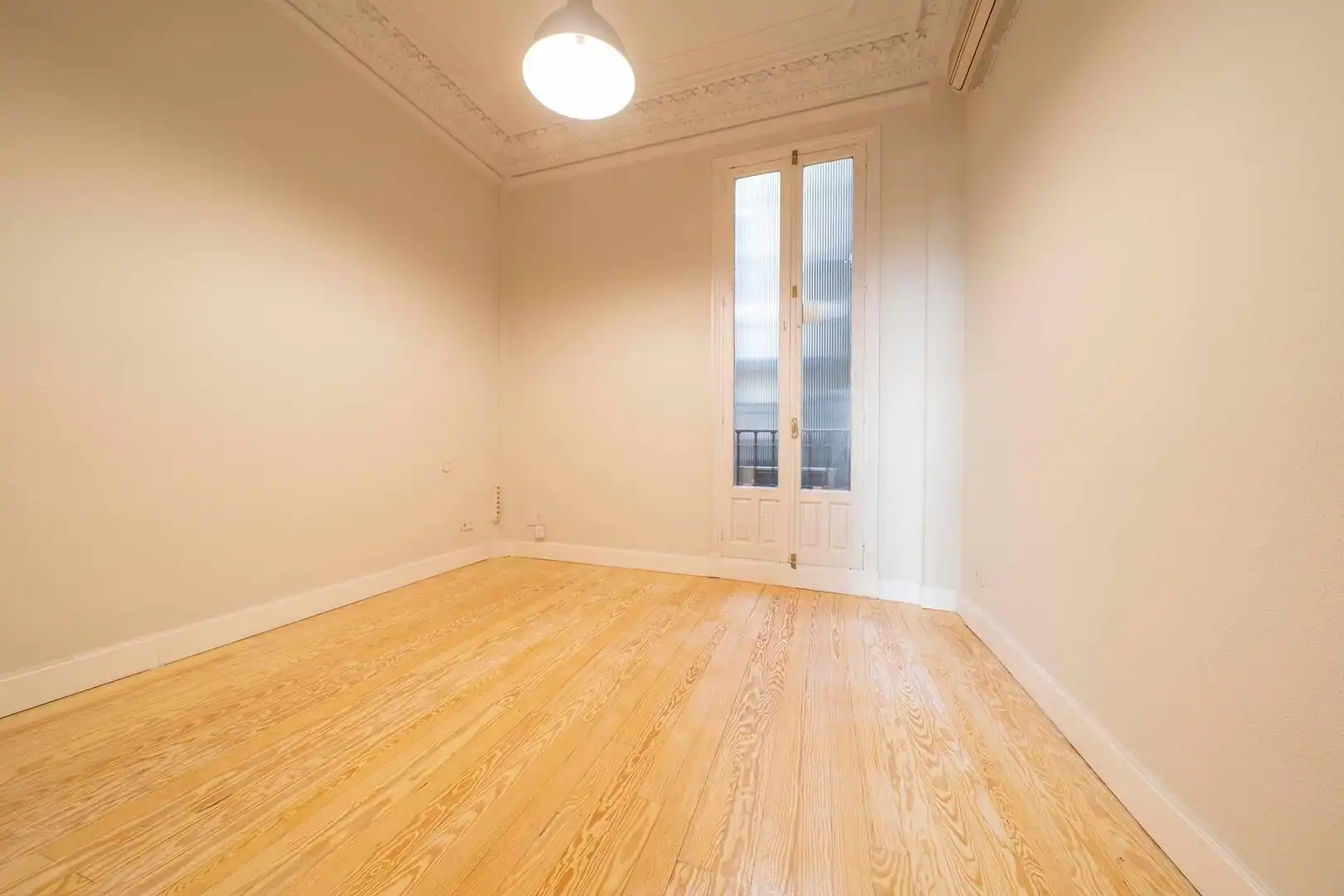 Habitación de Oficina de alquiler en Madrid con Aire acondicionado y Calefacción