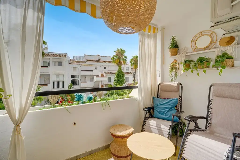 Baixos amb piscina en venda a Riviera del Sol
