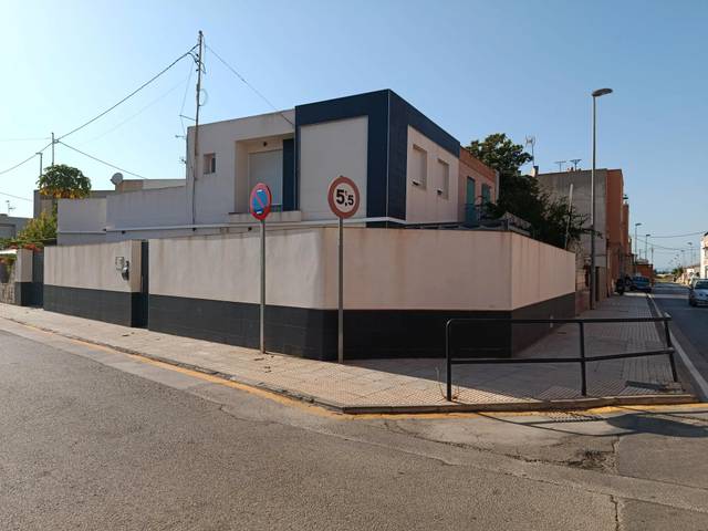 Casa adosada en Venta en Barrio de Peral - San Félix