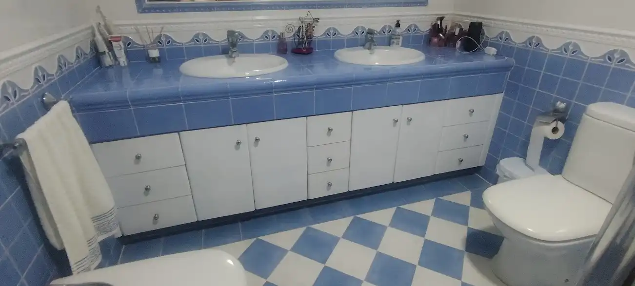 Badezimmer von Wohnung zum Verkauf in Linares mit Klimaanlage und Heizung